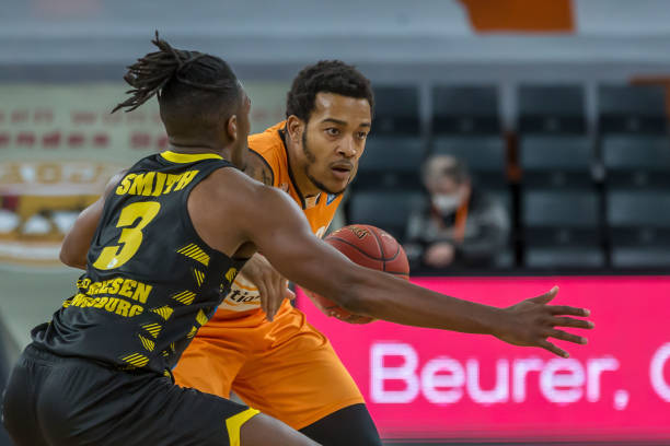 为前锋传出 为前锋传出